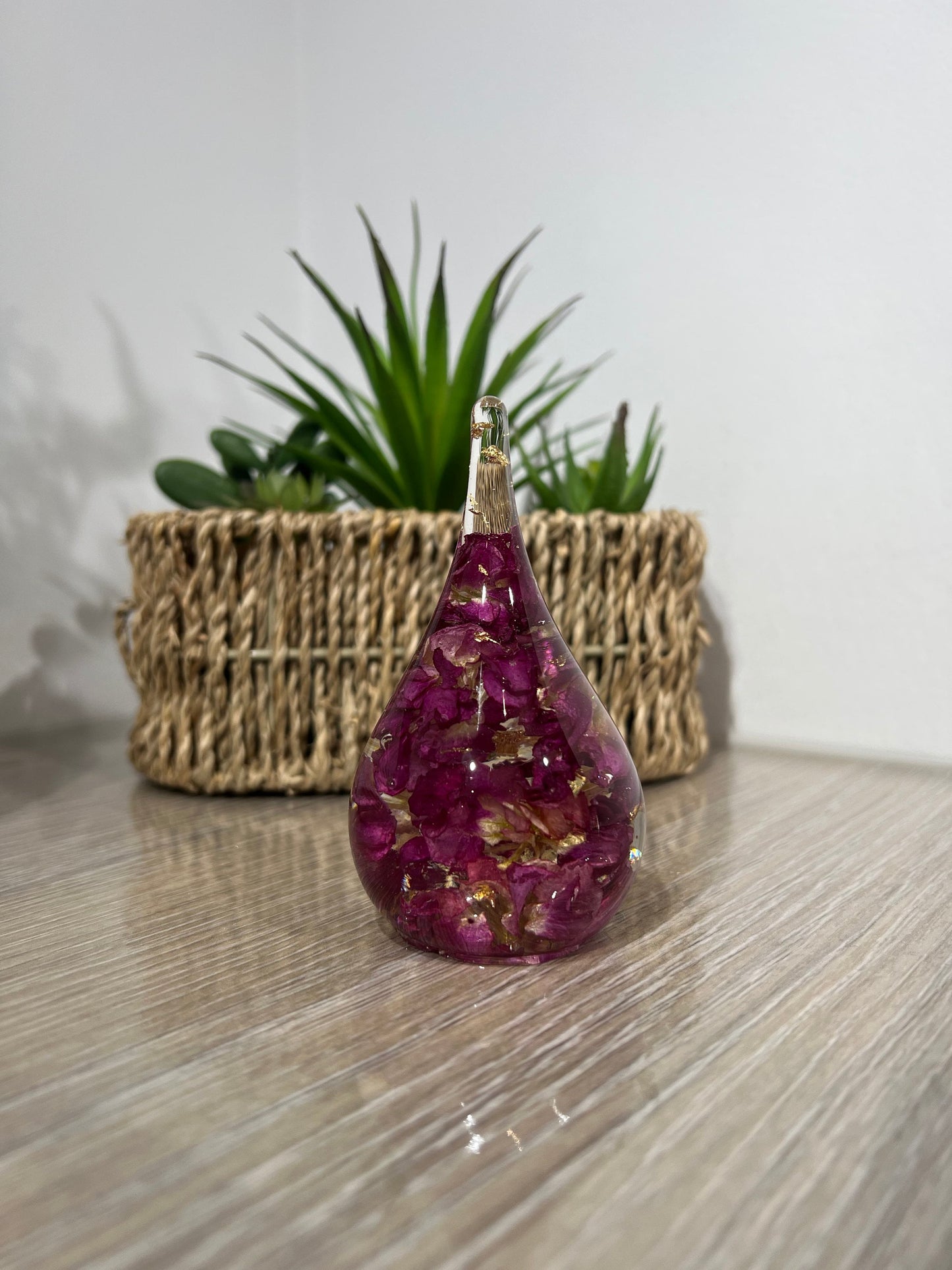 Tear Drop Ring Holder