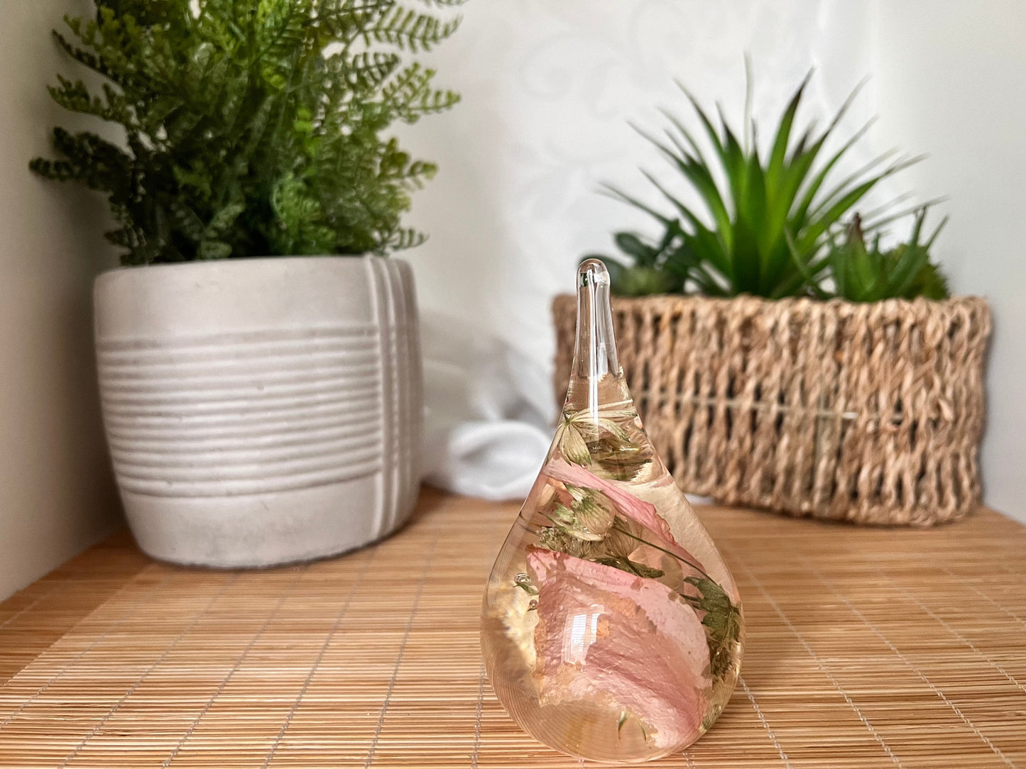 Tear Drop Ring Holder