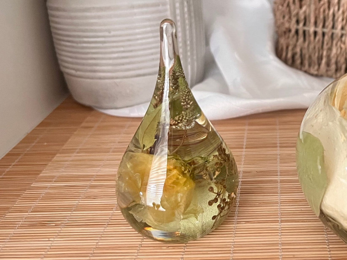 Tear Drop Ring Holder